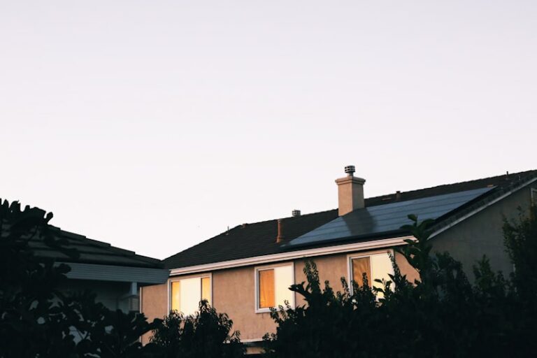 Peut-on installer des panneaux solaires au sol chez soi ?